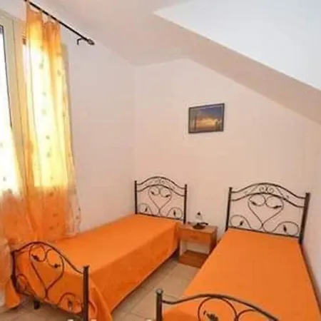Con Piscina Villa *