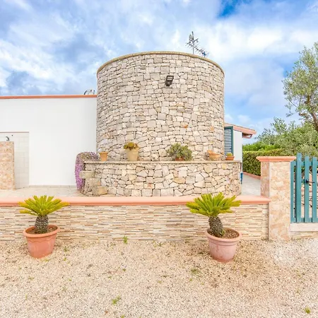 Con Piscina Villa